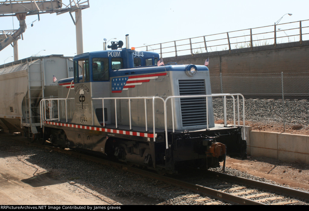 producers Coop Oil Mill pulling meal cars